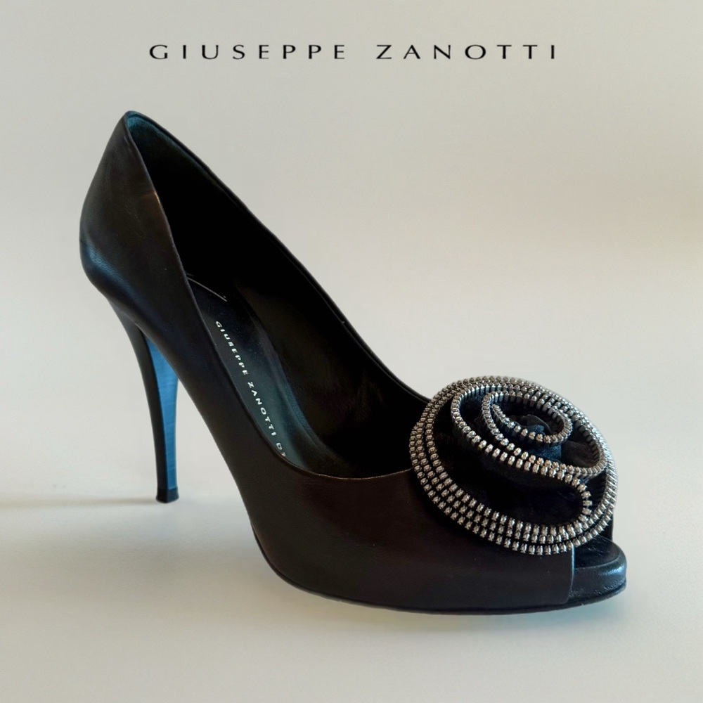 🚨Giuseppe Zanotti Black Leather Peep-Toe Pumps with Zipper-Rose Detail  Size 38